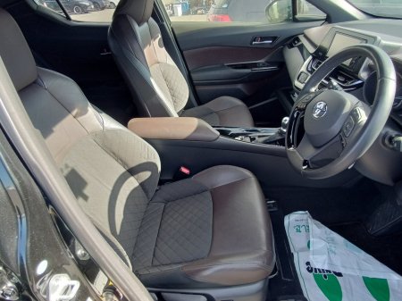 2017 Toyota C-HR - thumbnail 11