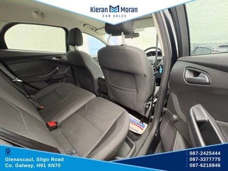 2017 Ford Focus - thumbnail 10