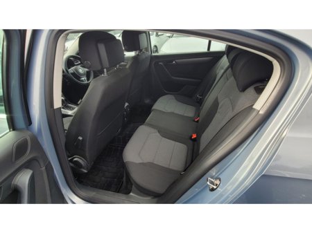 2011 Volkswagen Passat - thumbnail 12