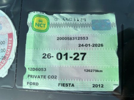 2012 Ford Fiesta - thumbnail 4