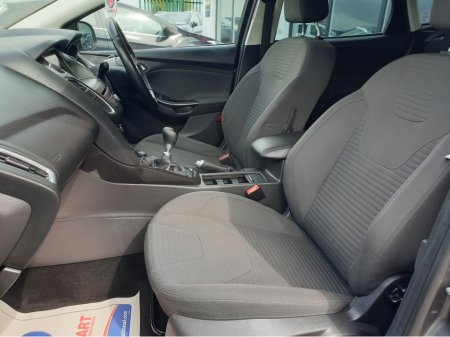 2016 Ford Focus - thumbnail 12