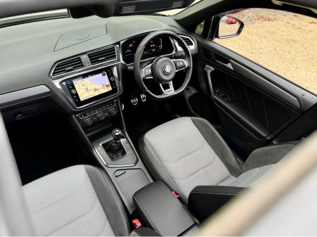 2019 Volkswagen Tiguan R-LINE 2.0 TDI MANUAL 6SPEED FWD 150HP 5DR €29,950 thumbnail