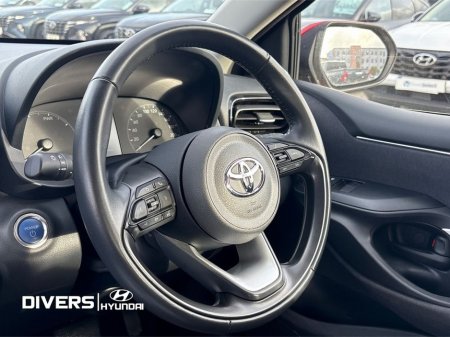 2022 Toyota Yaris - thumbnail 18