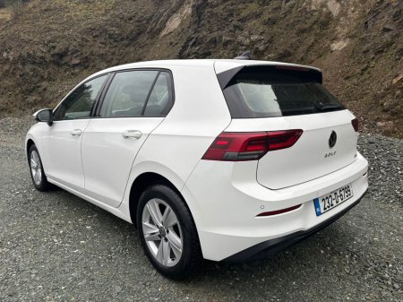 2023 Volkswagen Golf 1.0 eTSI 110HP Life DSG MHEV €25,950 thumbnail