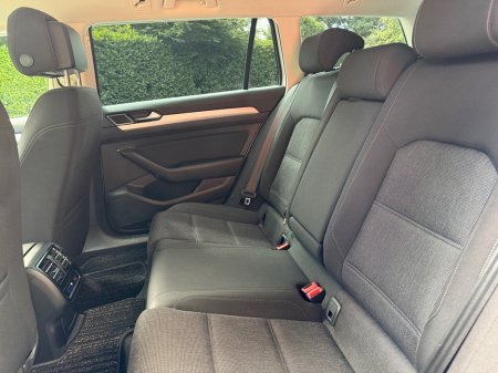 2016 Volkswagen Passat - thumbnail 21