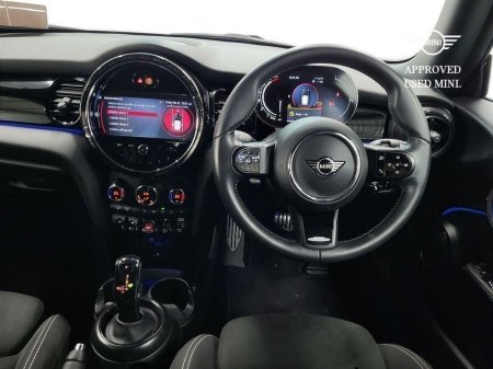 2024 MINI Hatch 3-Door Cooper Sport €29,975 thumbnail