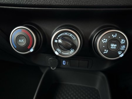 2025 Toyota Aygo X PULSE *VERY LOW KMS* €21,950 thumbnail