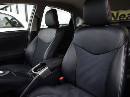 2015 Toyota Prius - thumbnail 19