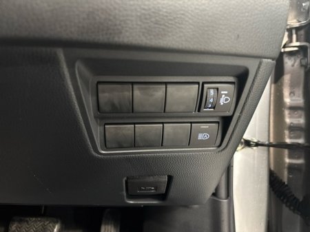 2024 Toyota Yaris Cross LUNA SPORT 4DR AUTO €30,950 thumbnail