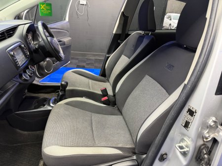 2020 Toyota Yaris - thumbnail 18