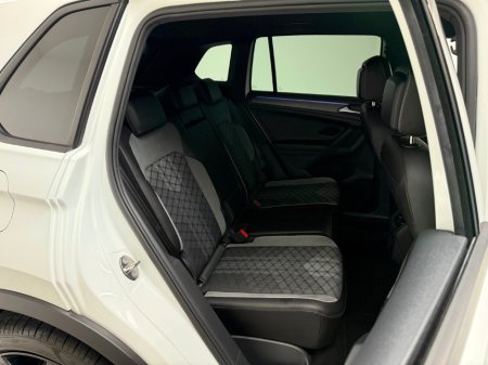 2022 Volkswagen Tiguan R-LINE 2.0 TDI 150HP €39,990 thumbnail