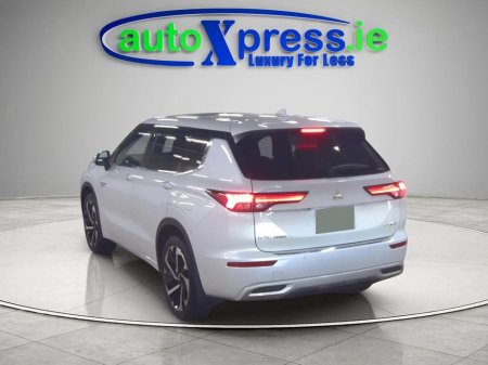2023 Mitsubishi Outlander PHEV 4WD, Low mileage, Reversing camera thumbnail