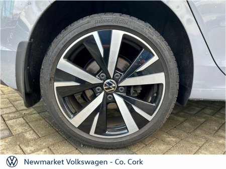 2025 Volkswagen Golf - view 2