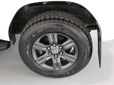 2024 Toyota Hilux - thumbnail 28