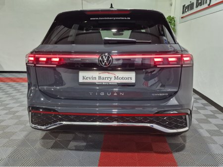 2025 Volkswagen Tiguan R-LINE (PAN ROOF) PHEV 272BHP AUTOMATIC **ONE OWNER / ADAPTIVE CRUISE CONTROL / BLIND SPOT ASSIST / HARMAN KARDON SOUND / HEATED & MASSAGE FRONT SEATS / HEATED STEERING WHEEL / WIRELESS CHARGING** €50,900