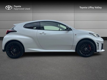 2026 Toyota Yaris - thumbnail 3