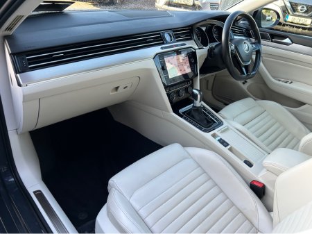 2018 Volkswagen Passat - thumbnail 9