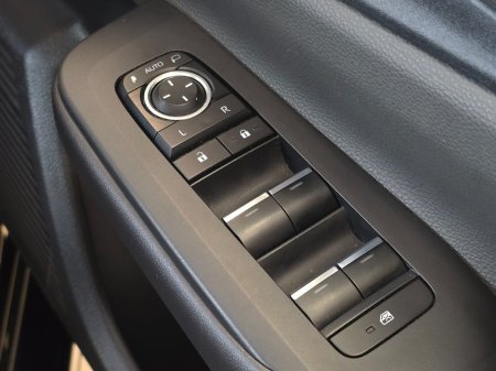 2023 Toyota Prius - thumbnail 18