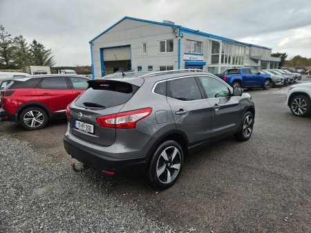 2017 Nissan Qashqai 1.5 DCI N-vision 110PS 5DR €14,500 thumbnail