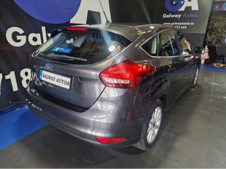 2017 Ford Focus - thumbnail 6