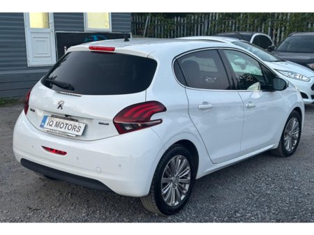 2017 Peugeot 208 - thumbnail 7