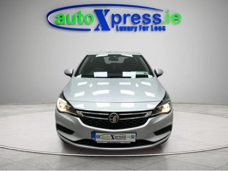 2017 Vauxhall Astra - thumbnail 3
