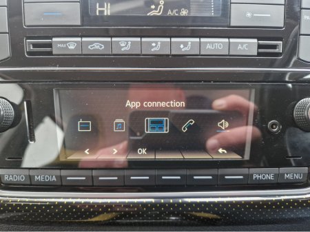 2018 Volkswagen up! HIGHLINE 1.0 PETROL AUTOMATIC 5DR thumbnail