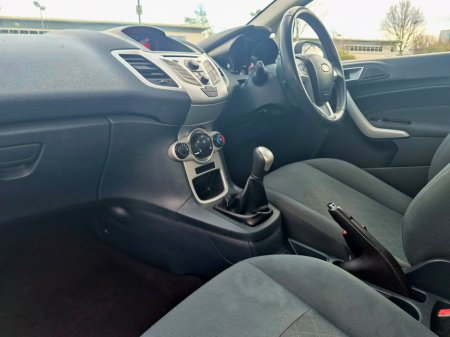 2012 Ford Fiesta - thumbnail 11