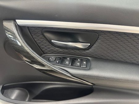 2018 BMW 3 Series - thumbnail 12