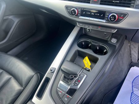 2021 Audi A4 2.0 TDI 30 // DIAMOND CUT ALLOYS // LEATHER HEATED SEATS // APPLE CARPLAY/ANDROID AUTO €27,900 thumbnail