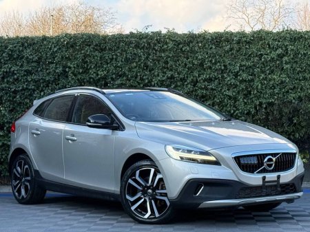 2019 Volvo V40 - thumbnail 1
