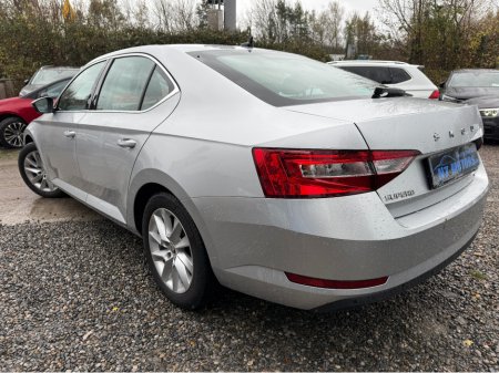 2022 Skoda Superb - thumbnail 5