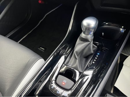 2019 Toyota C-HR 1.8 HYBRID AUTO LOW KM HIGH SPEC €20,950 thumbnail