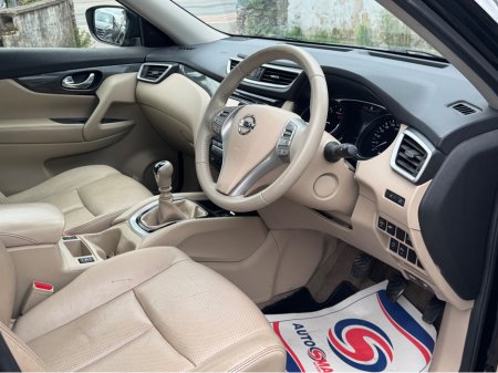 2016 Nissan X-Trail High spec 7seater €15,500