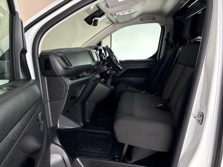 2023 Toyota Proace 2.0 (140HP) GX LWB €23,537 thumbnail