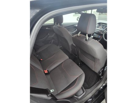 2016 Ford Focus - thumbnail 14