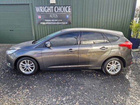 2016 Ford Focus - thumbnail 9