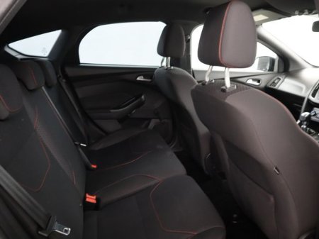 2017 Ford Focus - thumbnail 11