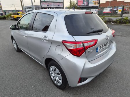 2019 Toyota Vitz - thumbnail 5