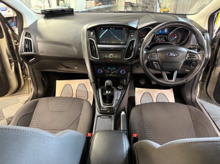 2018 Ford Focus - thumbnail 12