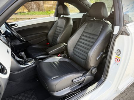 2017 Volkswagen Beetle - thumbnail 23