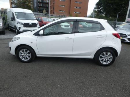 2013 Mazda Mazda2 - view 4