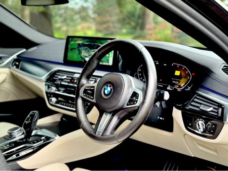 2021 BMW 5 Series - thumbnail 10