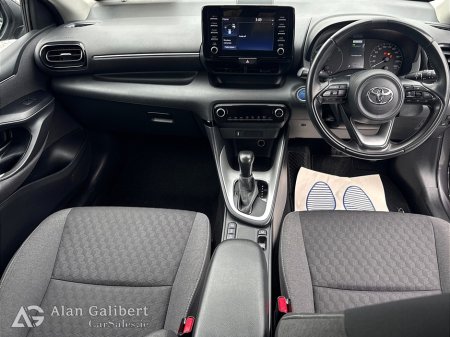 2023 Toyota Yaris 1.5 HYBRID LUNA  AUTO €18,995 thumbnail