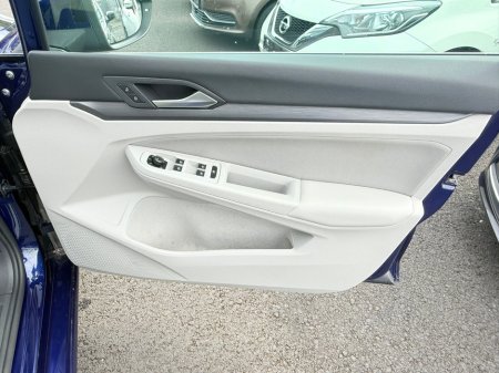 2021 Volkswagen Golf e-GOLF €29,999 thumbnail