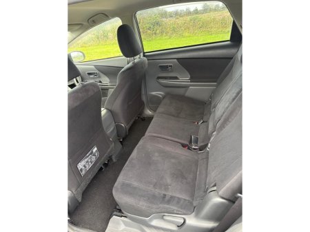 2014 Toyota Prius - thumbnail 8