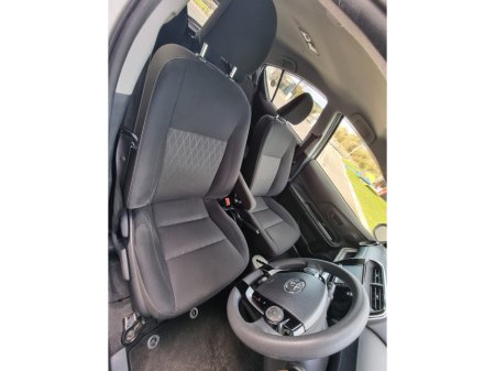 2018 Toyota Aqua - thumbnail 13