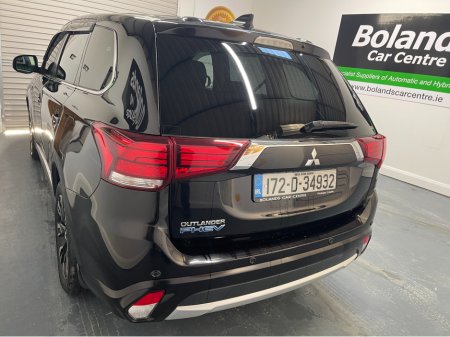 2017 Mitsubishi Outlander HYBRID 2.0 PHEV AUTOMATIC 5DR MODEL  www.bolandscarcentre.ie €17,900