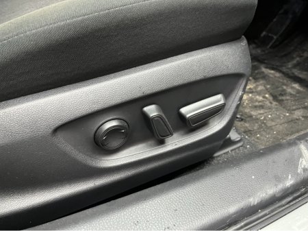 2020 Toyota Camry - thumbnail 11