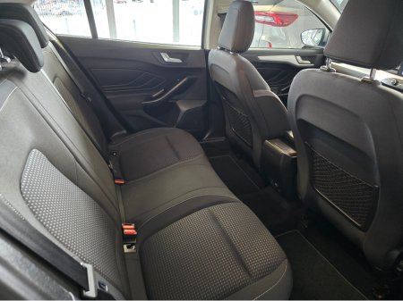 2019 Ford Focus - thumbnail 2